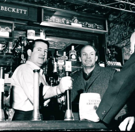 11 Old Kent Road, Thomas A Becket Pub, Tommy Gibbons Guv & Henry Cooper.   X..jpg
