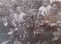Hop-picking, do you recognise the boy and lady on the right both from Rotherhithe, c1930. (2).png