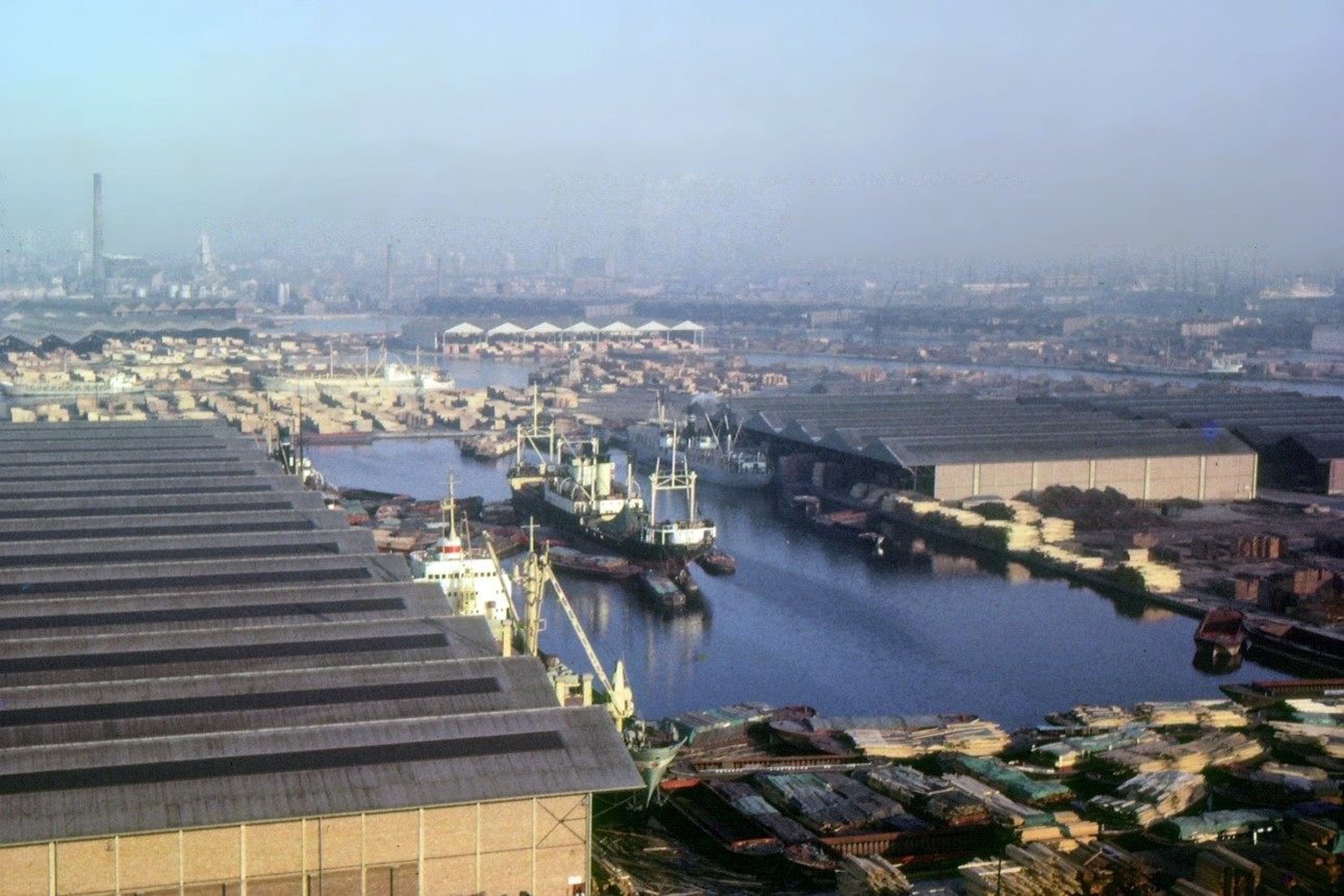 Surrey Commercial Docks, c1964, Albion Dock, the right-hand side dock wall is now the Albion Channel.    X..jpg