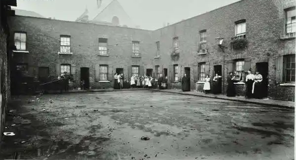 Tower Bridge Road, 22-25 Goulston's Buildings, Bermondsey, c1914. 1  X..png