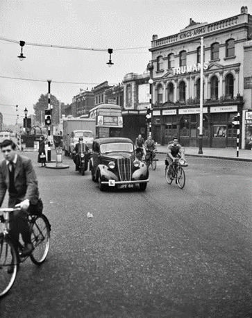 Old Kent Road, Kings Arms pub c1958.  X..png