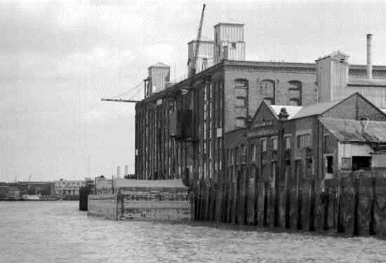 Rotherhithe Street, Globe Wharf.  X..png