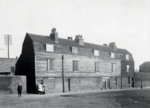1.  Rotherhithe Street, Purnell Place,1911. Next to the Half Moon & Bull Head Pub.  X..png