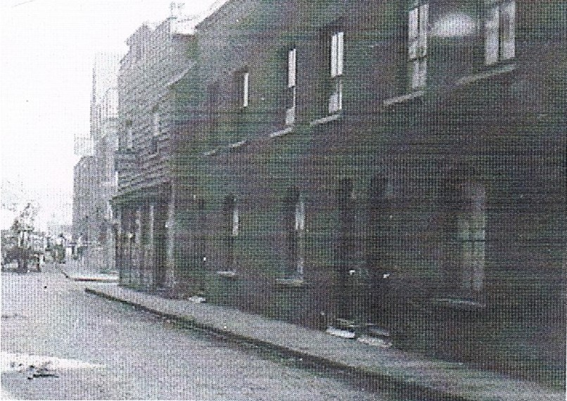 Rotherhithe Street c1920, with the Three Compasses Pub on the corner with Beatson Street.  X..jpg