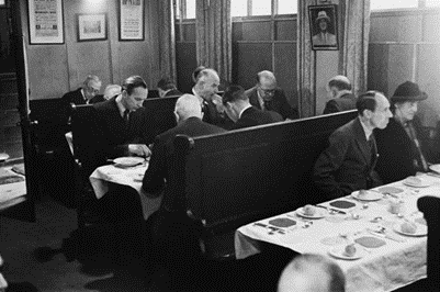 Borough High Street, Diners at the George Inn, 1946.   X..png