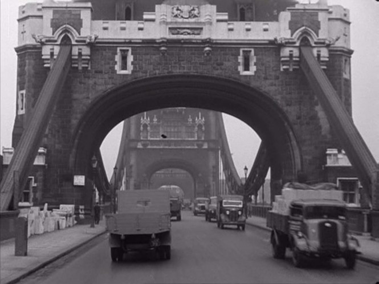 Tower Bridge 1944, Fordson 1951 lorry right.  X..png