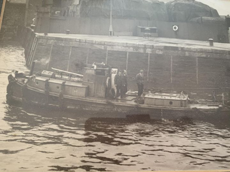 Lighterman on the River Thames.   X..png