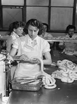 Sainsbury, Stamford Street c1955. Sausage filling and linking in Blackfriars factory. X.png