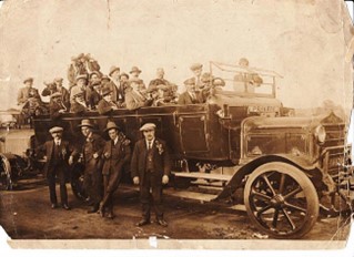 1 Cronin Road, Durham Castle Pub charabanc outing, taken between 1911- 1934.jpg