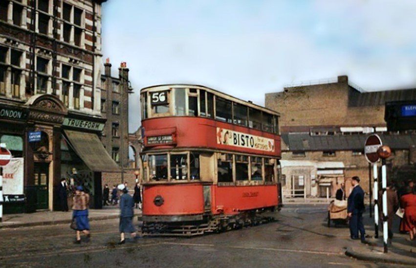 Elephant & Castle, Short Street. The large background building was the ABC Cinema, and the sloping roof premises was a horse stables at one time.  X..jpg