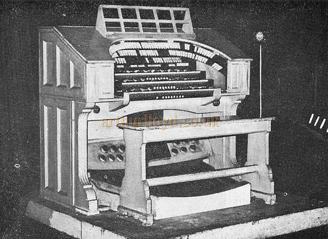 The stage console of the Compton dual-console organ of the Astoria Cinema Old Kent Road.jpg