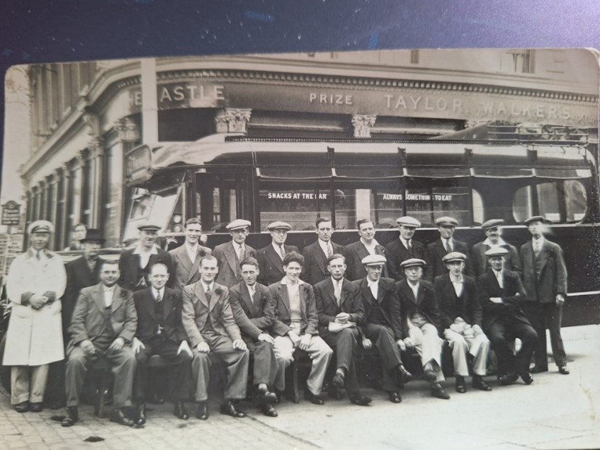 Old Kent Road, The Castle Pub, Beano.   X..jpg