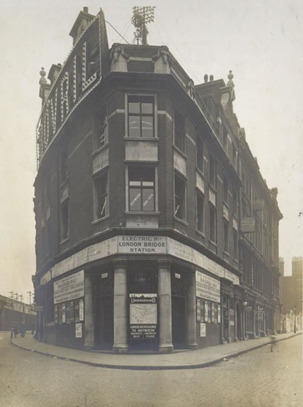 London Bridge Underground Station, c1915, Railway Approach left London Bridge Street right.   X..png