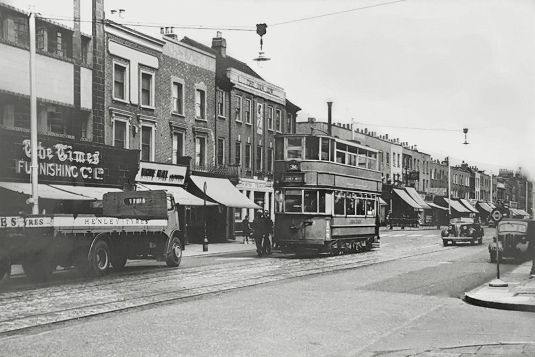 Old Kent Road, Dun Cow Pub left of the tram..jpg