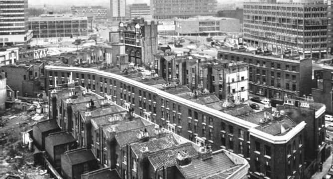 Elephant & Castle. The building top centre right is the London Transport Bakerloo Line Tube Station and the South London Press Offices.  X..png