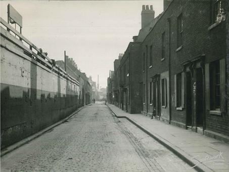 Rotherhithe Street near the junction with Silver Street and close to Nelson Dock  left in 1932.  X..png