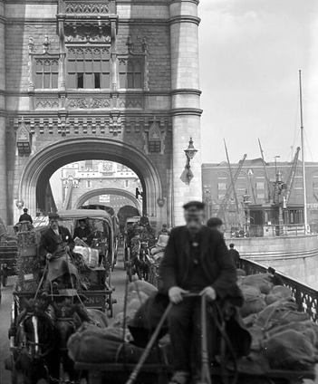 Tower Bridge, horsedrawn traffic crossing the bridge, c1900.  X..png
