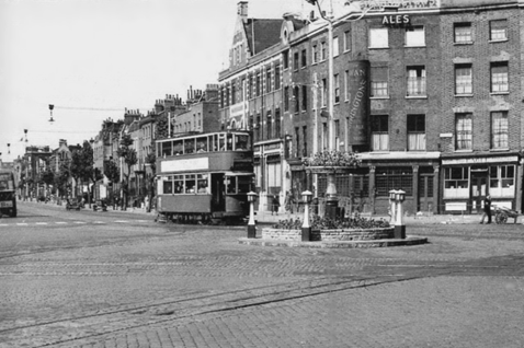 St. Georges Circus, to the left is Blackfriars Road and in front, The Swan Pub..png