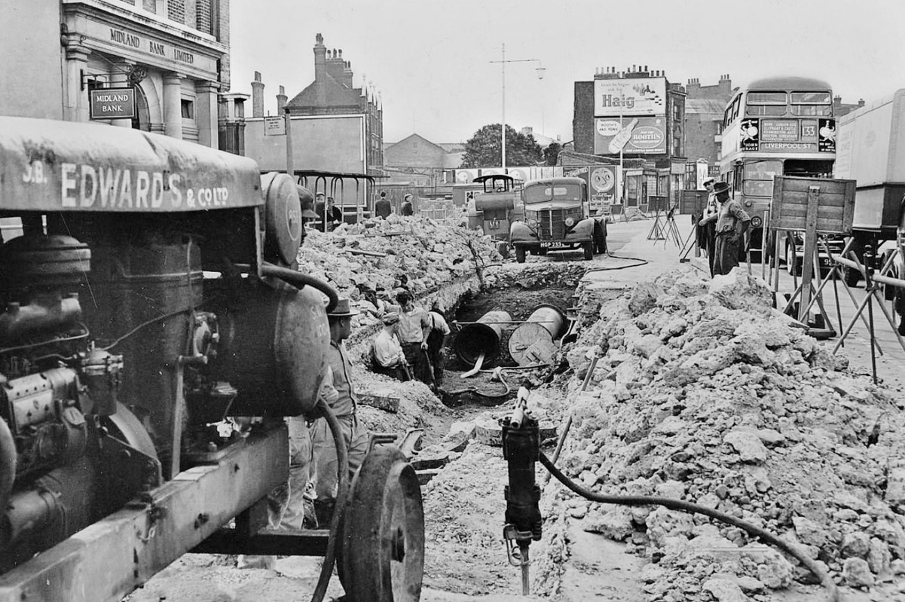 Elephant & Castle , Newington Butts looking south , mid 1950s..jpg