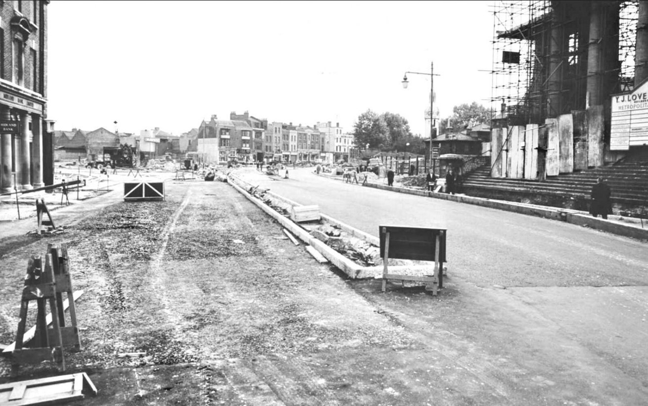 Elephant & Castle , Newington Butts c1950, same location looking towards Kennington..jpg