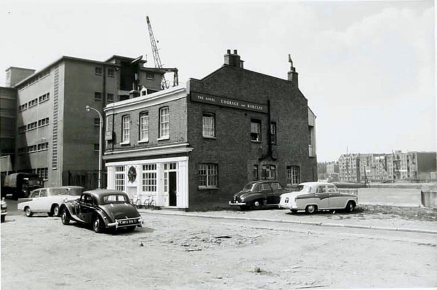 Rotherhithe Street, The Angel Pub, Platform Sufferance Wharf, tobacco and spice warehouse left.  X..jpg