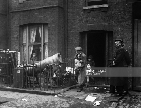 4. Arch Street. Police enforce the eviction of Mr Smith and his family from a house, January 17, 1933.  X.png
