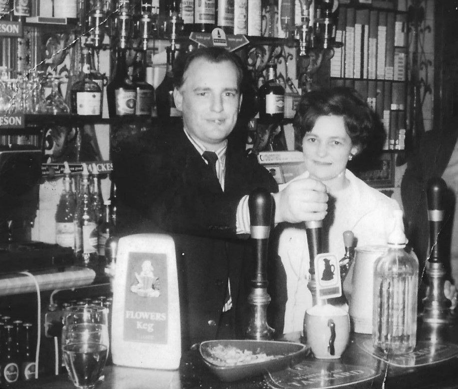 Picture States,  I think this was the Dockhead Stores near Tower Bridge,  Eric Osborn with his sister Vera who ran the pub at 146 Tanner Street.   X..jpg