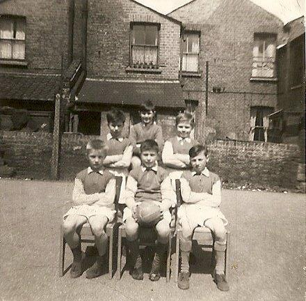 Faraday Street, Michael Faraday football team c1958..png