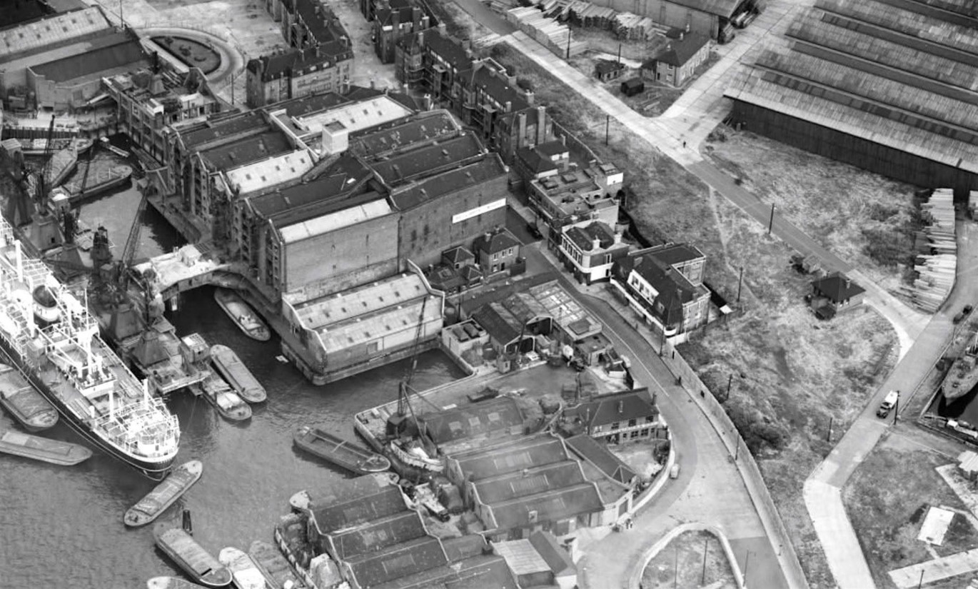 Rotherhithe Street, Amos Estate, c1952. 1  X..jpg