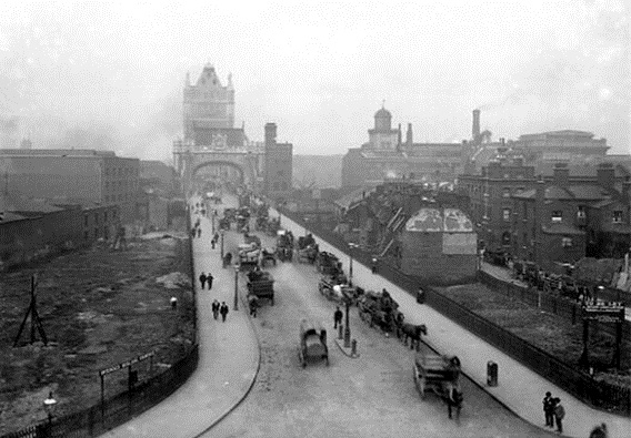 Tower Bridge 1900.jpg