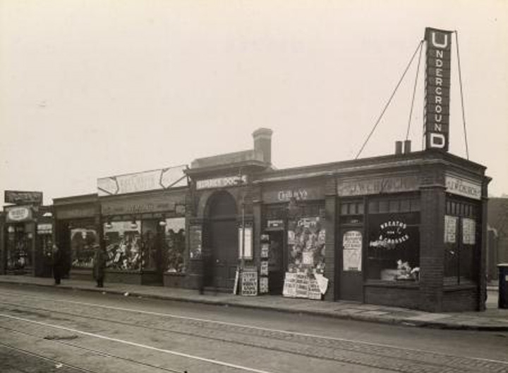 1Surrey Docks Station Lower Road 1934.jpg