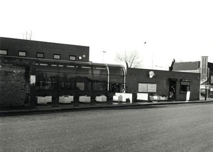 5Surrey Docks Station Lower Road 1986.jpg