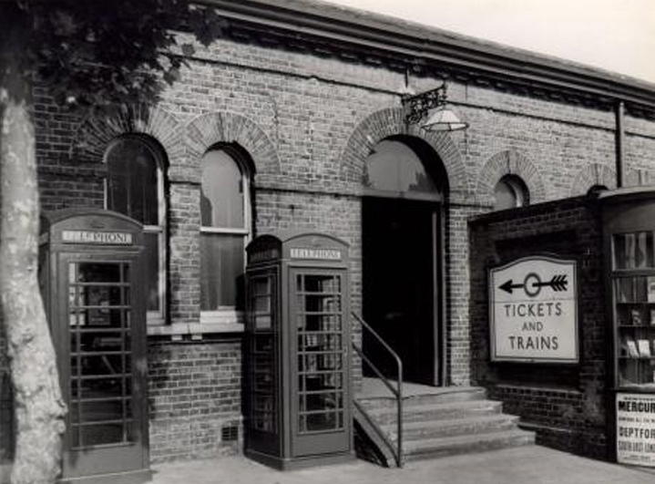 6Surrey Docks Station 1955.jpg