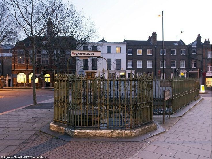 Toilets, corner of Tower Bridge Road & Grange Road..jpg