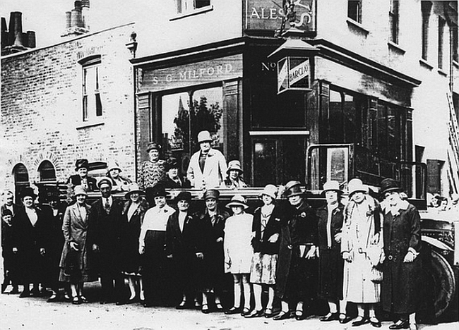 Princess Alexandra, 86 Neptune Street, Rotherhithe - circa 1922-27.gif