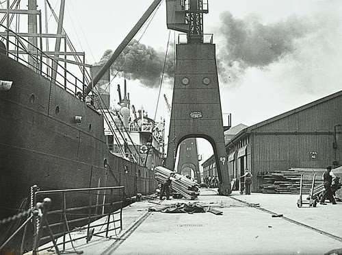 SURREY Commercial Docks 1927.jpg