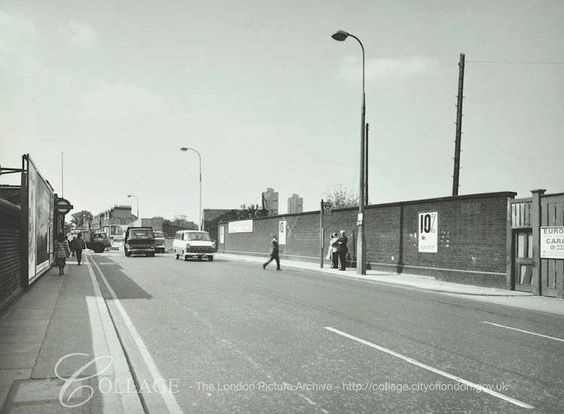 Lower Road, Surrey Docks Rotherhithe, in the late 1970's.jpg