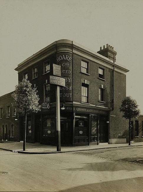 Rose & Lily 155 Drummond Road, Bermondsey, Closed in September 1958.jpg