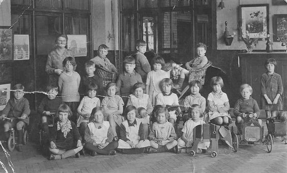 Cobourg Road School photo taken in 1931.jpg