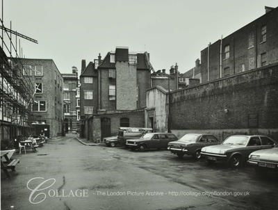 George Inn, George Inn Yard looking to Borough High Street.jpg