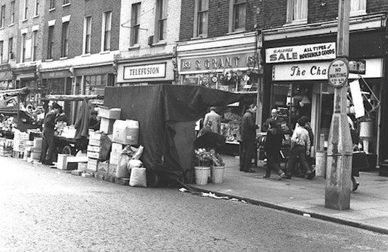 Southwark Park Road The Blue near Queen Vic Pub Bermondsey in early 1976.jpg