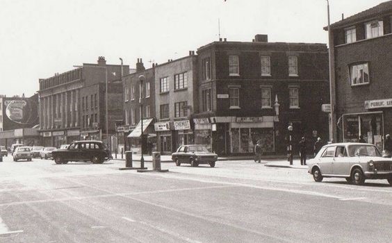 Old Kent Road looking towards May Smiths Record Shop at Junction of East Street and Old Kent.jpg