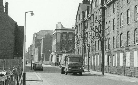 Paradise Street Rotherhithe in 1970's.That looks like the Queens Head Pub  X.jpg