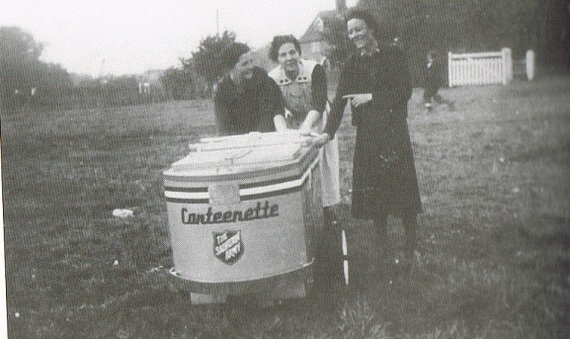 Salvation Army with there Tea Urn down Hopping c 1942..jpg