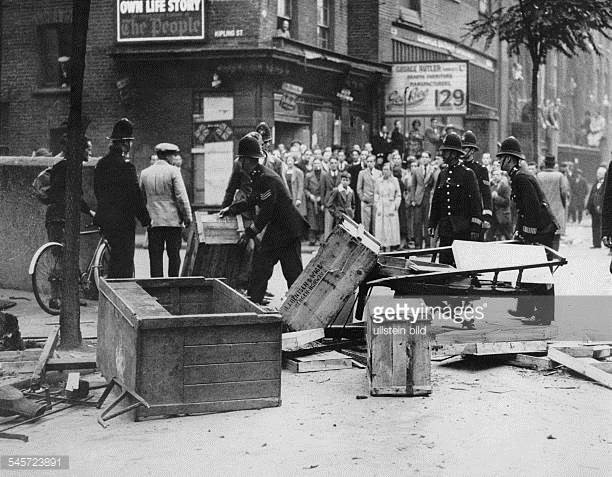 Long Lane barricades against a march of British Fascists 1937, near Kipling Street.jpg