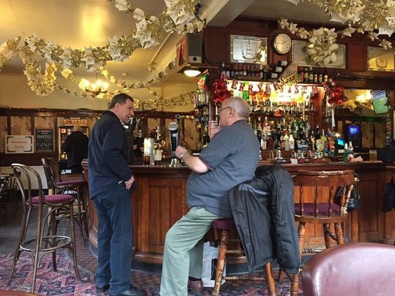 The George Pub in Tower Bridge Road (Bricklayers Arms) on Christmas Eve 2016.jpg