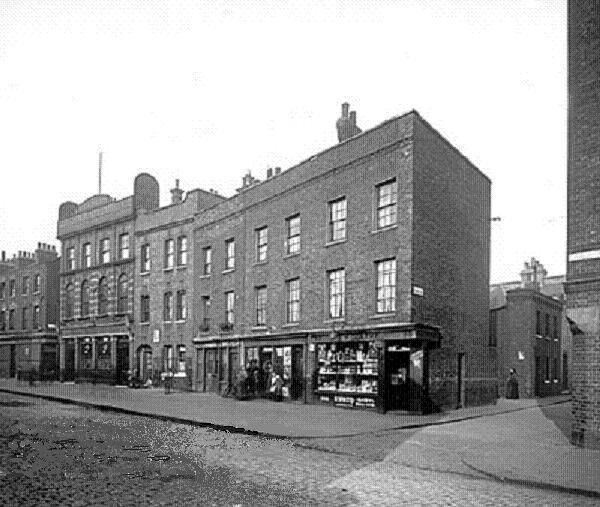 Great Suffolk Street,Southwark. Moonraker Pub left & Kings Court to the right c1956.gif