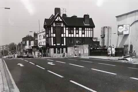 Old Kent Road, William IV Pub Canal Bridge.jpg