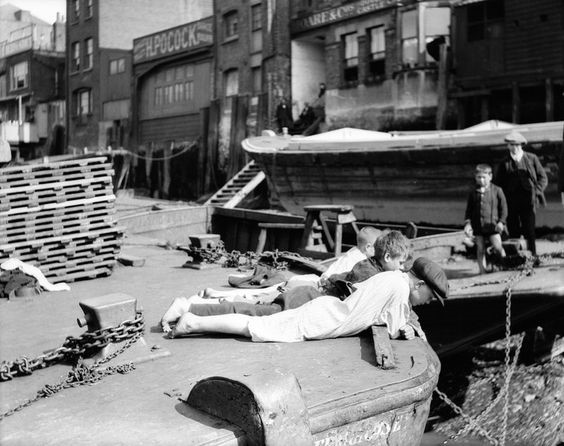 Children of Bermondsey and Rotherhithe playing Pocock in the background was in Rotherhithe Street.jpg