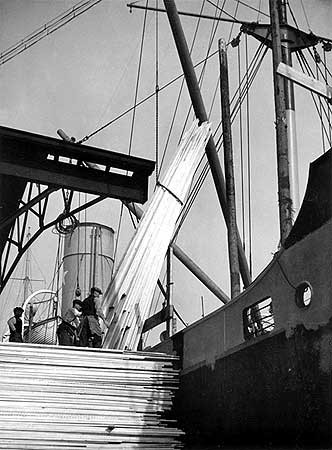 Surrey Commercial Docks,1945-1965..jpg